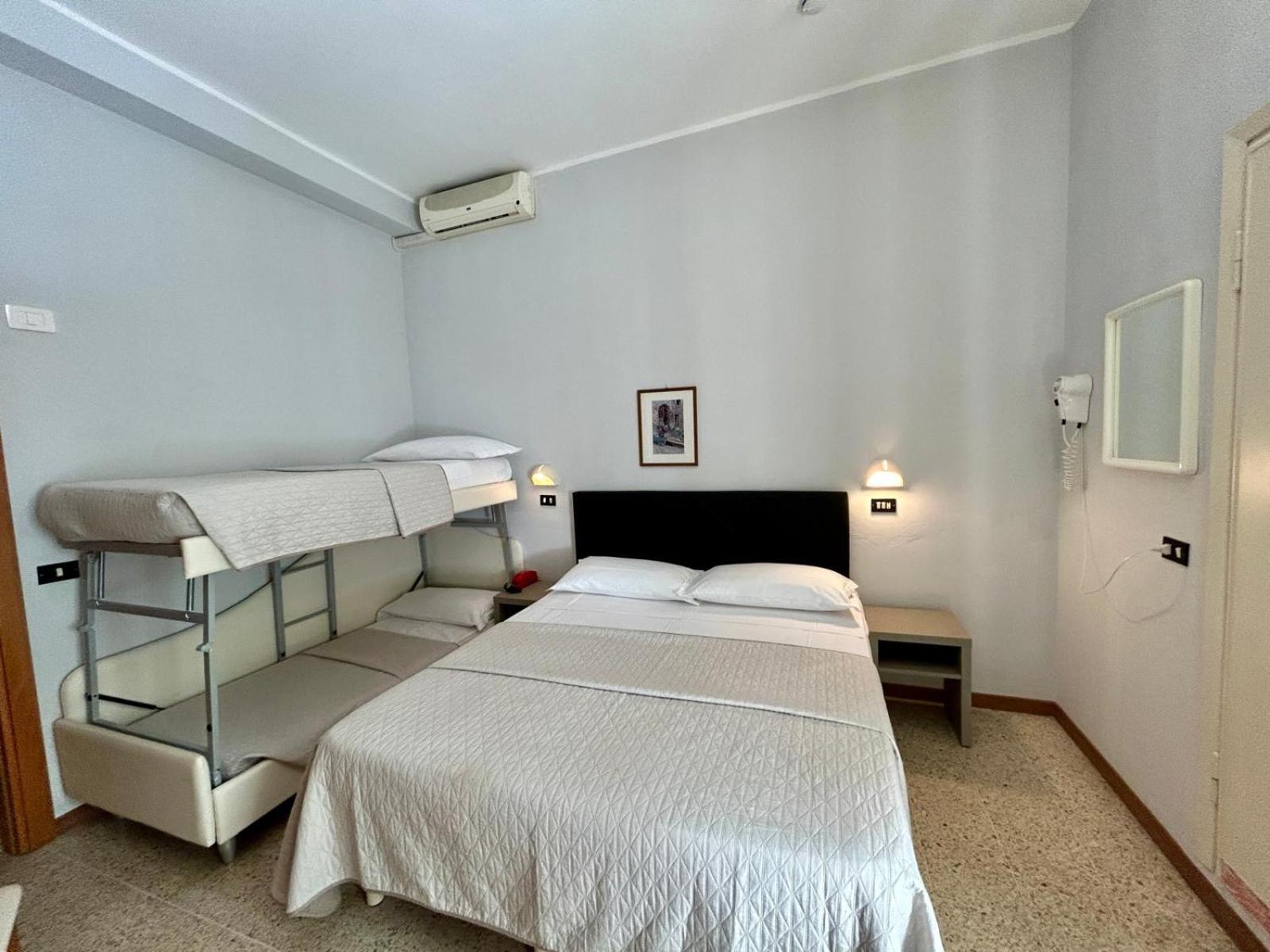 Hotel La Pergola Белариа-Игеа Марина Екстериор снимка