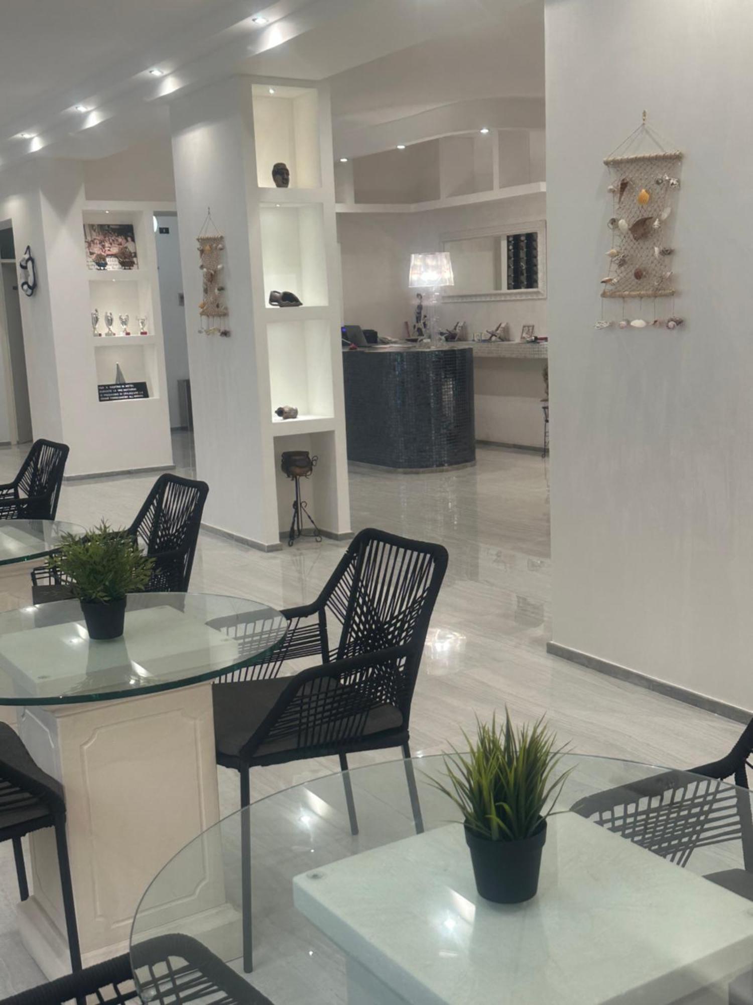 Hotel La Pergola Белариа-Игеа Марина Екстериор снимка