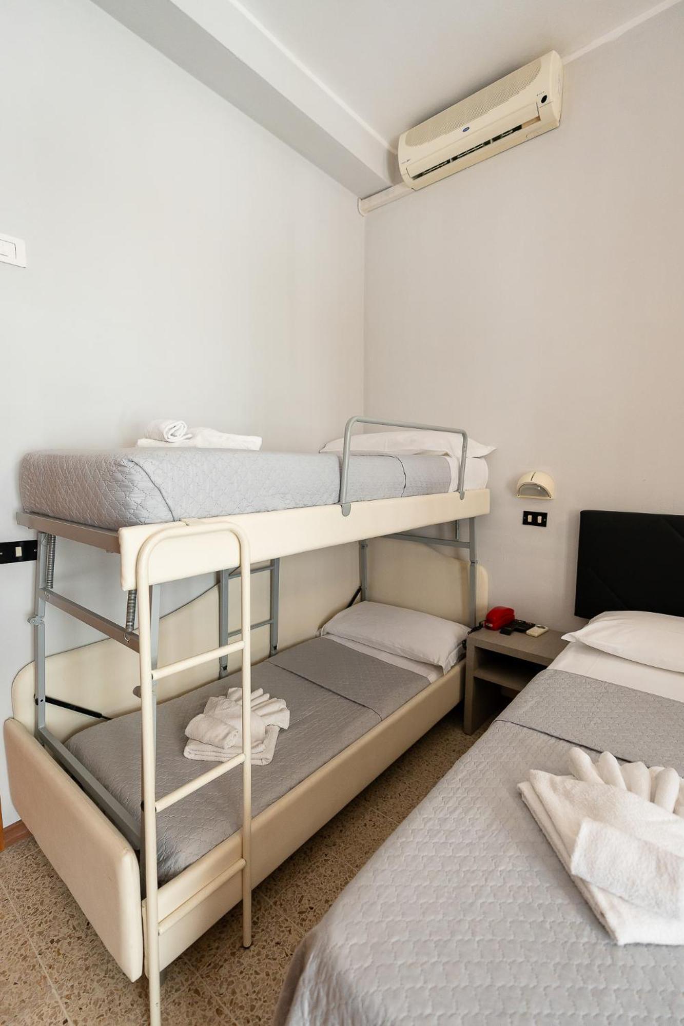 Hotel La Pergola Белариа-Игеа Марина Екстериор снимка