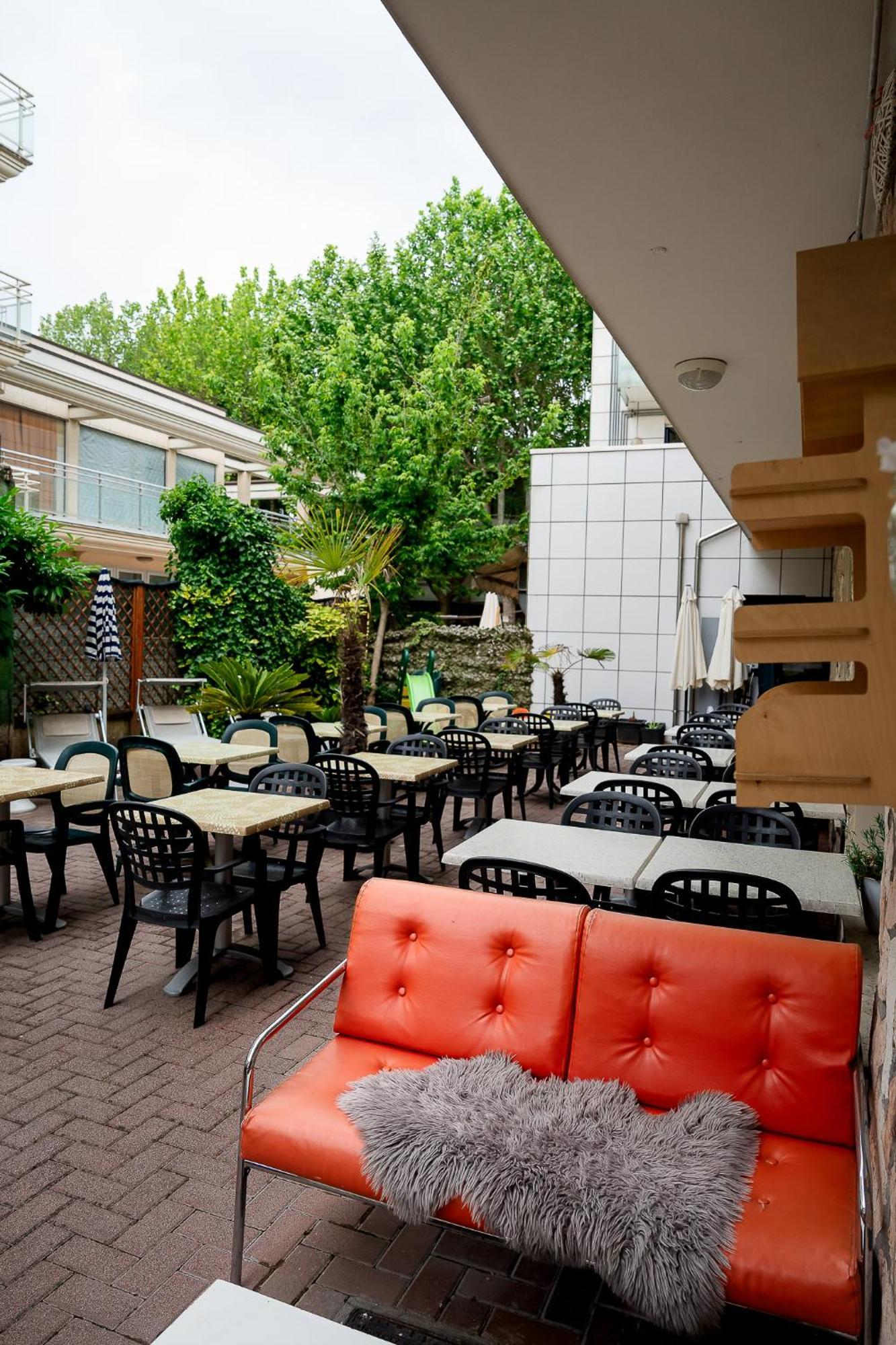 Hotel La Pergola Белариа-Игеа Марина Екстериор снимка