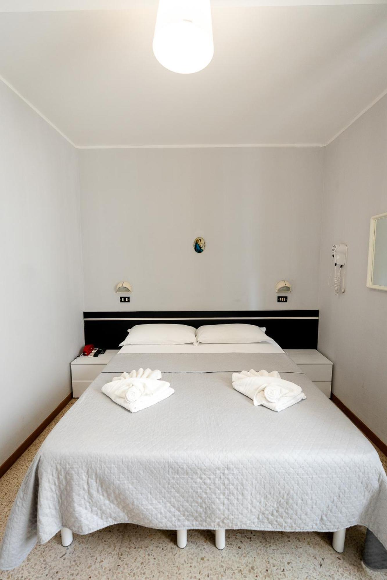 Hotel La Pergola Белариа-Игеа Марина Екстериор снимка
