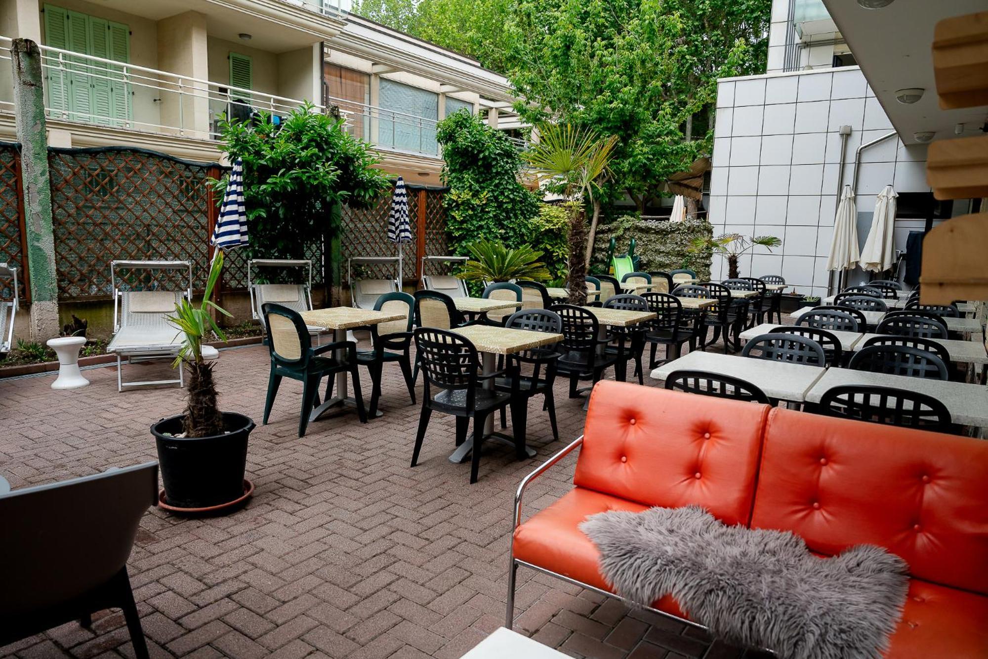 Hotel La Pergola Белариа-Игеа Марина Екстериор снимка