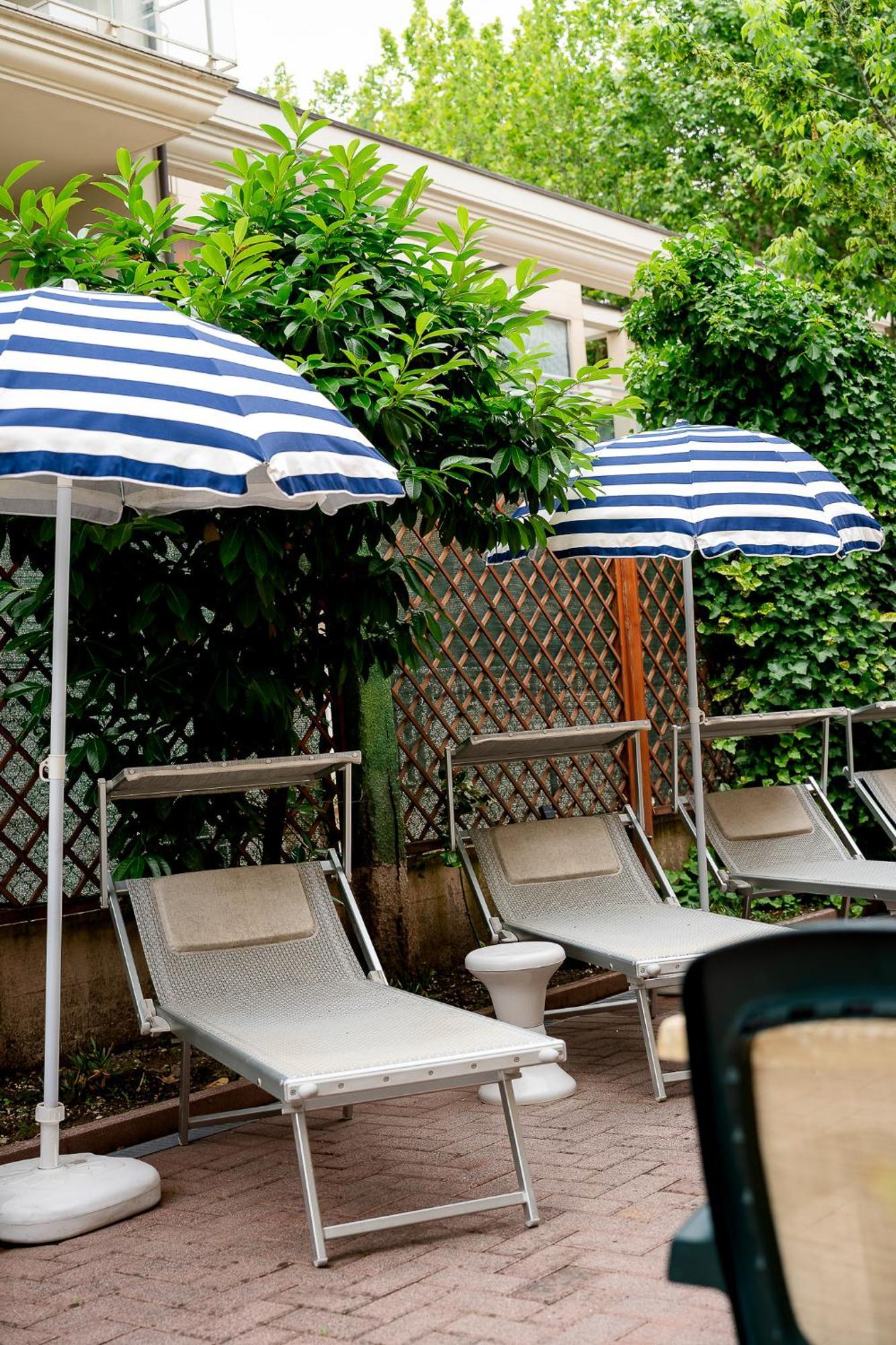 Hotel La Pergola Белариа-Игеа Марина Екстериор снимка