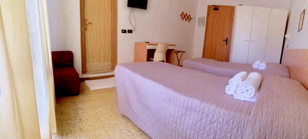 Hotel La Pergola Белариа-Игеа Марина Екстериор снимка